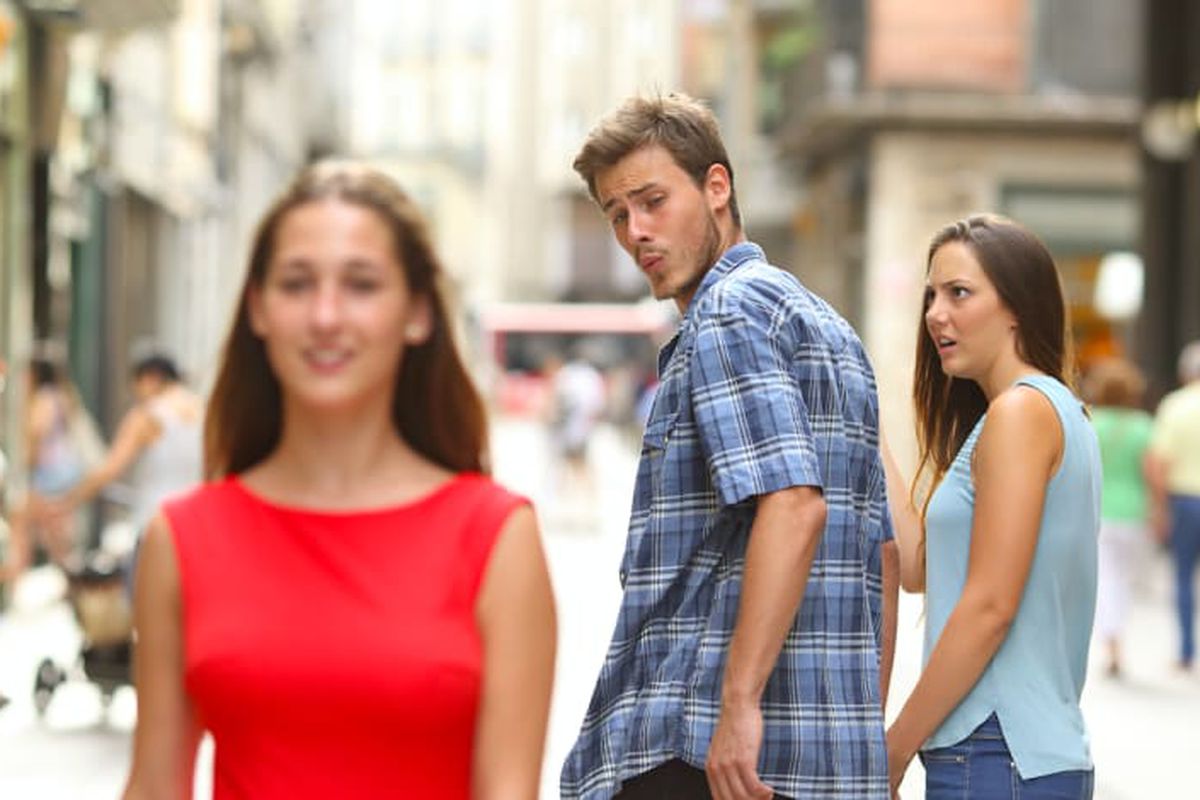 Distracted Boyfriend meme about Bandit Running
